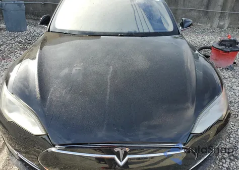 2013 Tesla Model S z USA, uszkodzony, nr VIN 5YJSA1DP6DFP13754